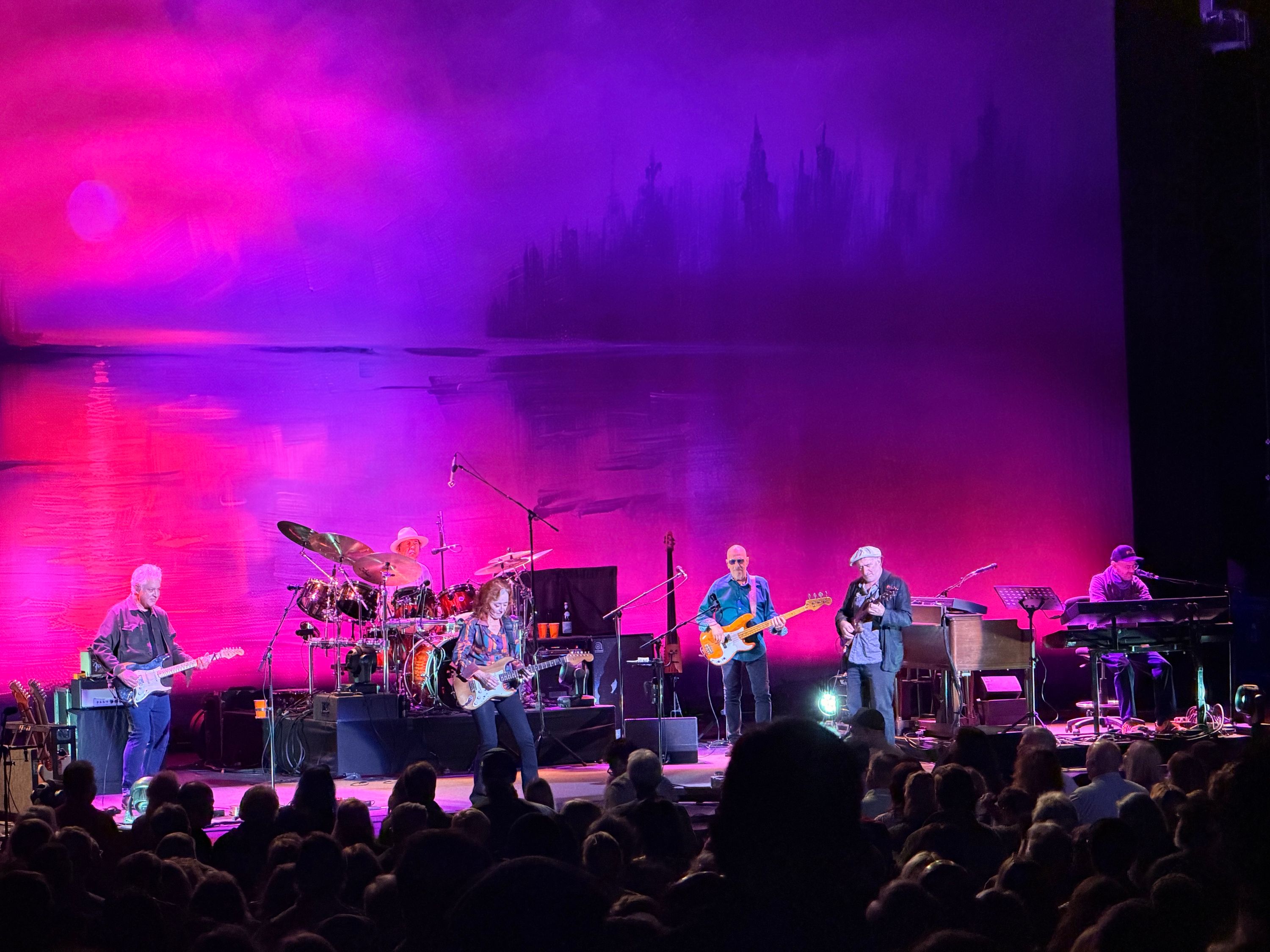 Bonnie Raitt at Hollywood Pantages Theatre